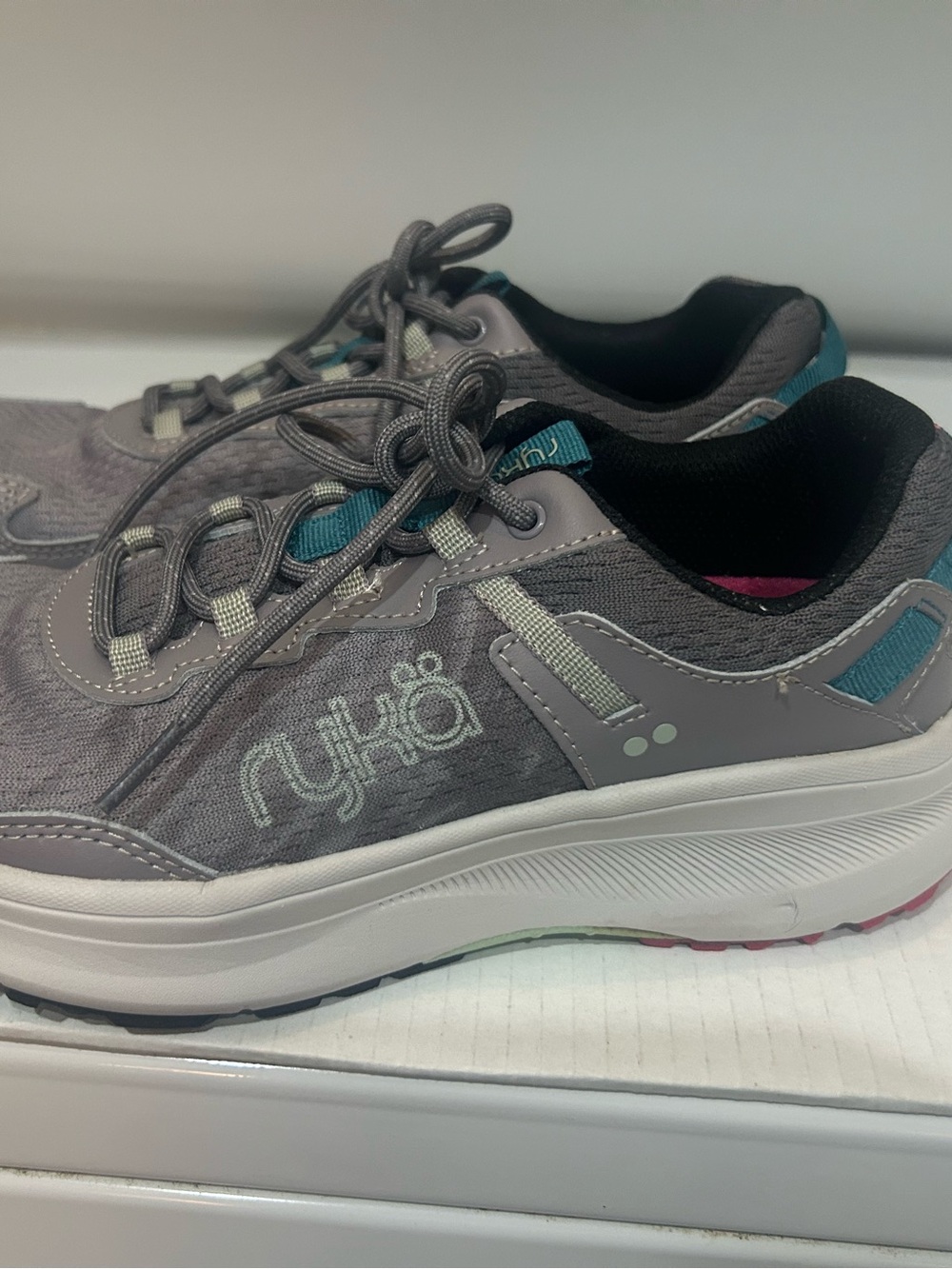 Ryka  Women’s Size 8.5 M Taiga Trail Sneakers